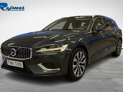 Mörkblå Begagnad 2022 Volvo V60 Core Kombi | 399 900 kr (Marknadspris)
