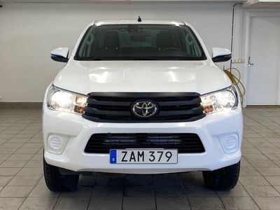 begagnad Toyota HiLux Dubbelhytt 2.4 AWD Euro6 DRAG KÅPA VÄRMARE