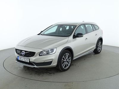Ljusbrun Begagnad 2016 Volvo V60 CC Kombi | 192 000 kr (Bra pris)