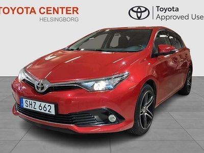 Begagnad Toyota Auris Active 117 HK (86 kW) 2016 Mörkröd (röd) Halvkombi