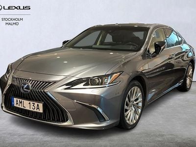 Grå Begagnad 2019 Lexus ES300H Executive Line Sedan | 369 000 kr (Marknadspris)