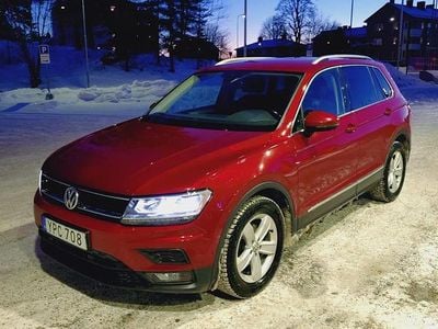 Vinröd Begagnad 2018 VW Tiguan SUV | 239 000 kr (Marknadspris)