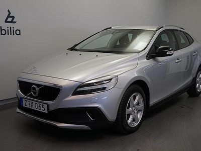 Silver Begagnad 2018 Volvo V40 Halvkombi | 179 500 kr (Marknadspris)