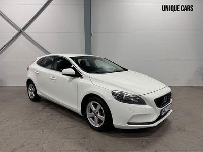 Begagnad Volvo V40 Momentum 150 HK (110 kW) 2013 Vit Halvkombi