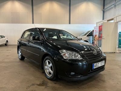 Begagnad Toyota Corolla 111 HK (81 kW) 2004 Svart Halvkombi