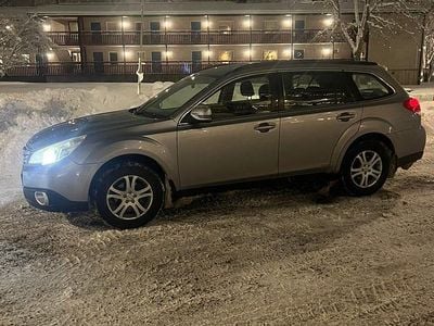 Super fin! endast en brukare sedan ny 2014 Begagnad 2011 Subaru Outback Sedan | 39 500 kr (Lite dyr)
