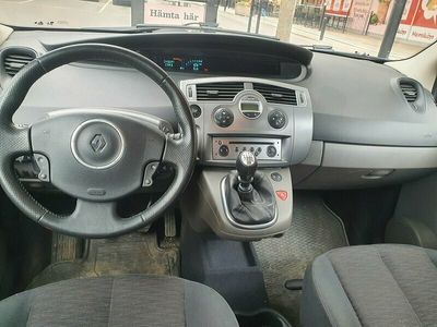 Begagnad Renault Scénic II 112 HK (82 kW) 2007 Ljusgrå Minibuss