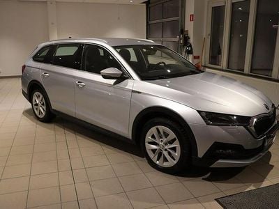 Brilliant silver metallic Begagnad 2023 Skoda Octavia Kombi | 299 900 kr (Dyr)