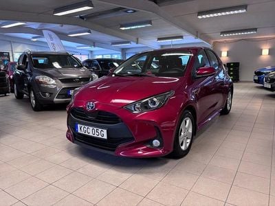 Begagnad Toyota Yaris Hybrid Active 116 HK (85 kW) 2021 Röd Halvkombi