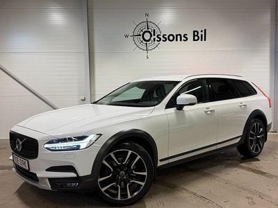 Begagnad Volvo V90 CC Momentum 190 HK (139 kW) 2020 Vit Kombi