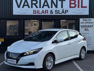 Vit Begagnad 2023 Nissan Leaf Halvkombi | 198 700 kr (Marknadspris)