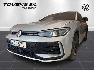 Oyster silver metallic Begagnad 2025 VW Passat R-line Kombi | 529 900 kr (Marknadspris)