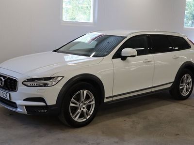 Vit Begagnad 2019 Volvo V90 CC Momentum Kombi | 208 900 kr (Lite dyr)