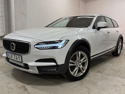 Begagnad Volvo V90 CC Momentum 190 HK (139 kW) 2018 Chrystal white metallic Kombi