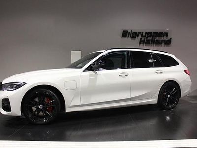 Begagnad BMW 330e M Sport 184 HK (135 kW) 2022 Vit Kombi