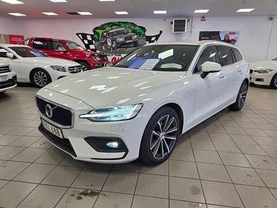 Begagnad Volvo V60 Momentum 197 HK (144 kW) 2021 Vit Kombi
