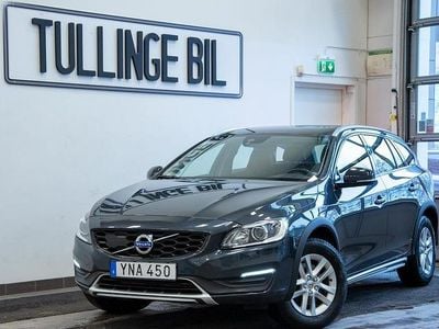 Grå Begagnad 2017 Volvo V60 CC Momentum Kombi | 194 800 kr