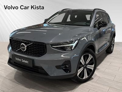 Grå Begagnad 2022 Volvo XC40 Plus SUV | 374 900 kr (Marknadspris)