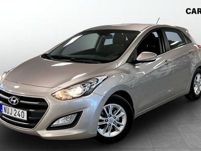 Begagnad Hyundai i30 Comfort 110 HK (80 kW) 2016 Brun Halvkombi