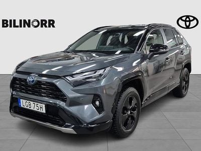 Grå Begagnad 2024 Toyota RAV4 Hybrid Style SUV | 404 900 kr (Marknadspris)