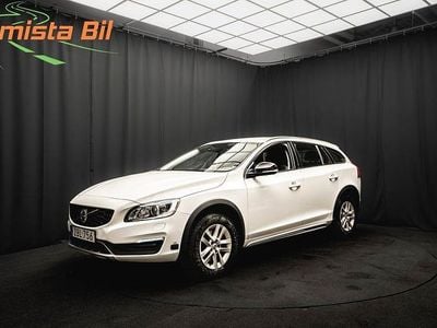 Begagnad Volvo V60 CC 150 HK (110 kW) 2017 Vit Kombi