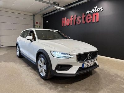 Vit Begagnad 2019 Volvo V60 CC Momentum Kombi | 259 900 kr (Lite dyr)