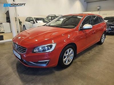 Röd Begagnad 2015 Volvo V60 Summum Kombi | 124 900 kr (Marknadspris)