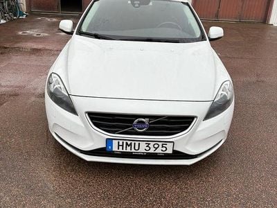 Vit Begagnad 2015 Volvo V40 | 135 000 kr (Bra pris)