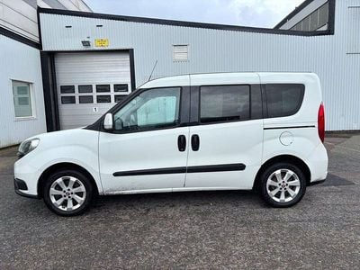 Vit Begagnad 2015 Fiat Doblò Minibuss | 48 000 kr