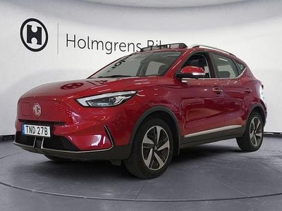 Röd (diamond red) Begagnad 2022 MG ZS Luxury Sedan | 214 900 kr (Superpris)