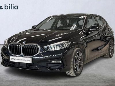 Begagnad BMW 118 Shadowline 136 HK (100 kW) 2022 Svart Halvkombi