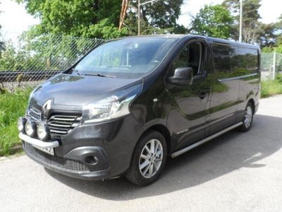 Svart Begagnad 2017 Renault Trafic Minibuss | 231 250 kr