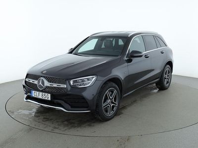 Grå Begagnad 2021 Mercedes GLC300e AMG line SUV | 367 000 kr (Marknadspris)