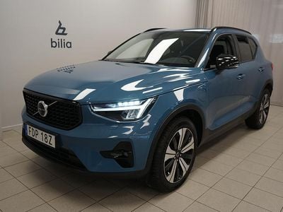 Blå Begagnad 2022 Volvo XC40 Plus SUV | 399 900 kr (Marknadspris)