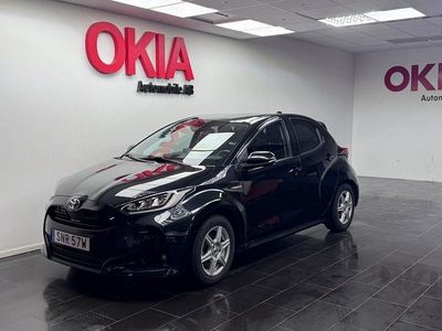 Svart Begagnad 2021 Toyota Yaris Hybrid Active Halvkombi | 199 900 kr (Marknadspris)