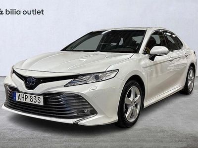 Vit Begagnad 2019 Toyota Camry Hybrid Executive Sedan | 269 900 kr (Marknadspris)