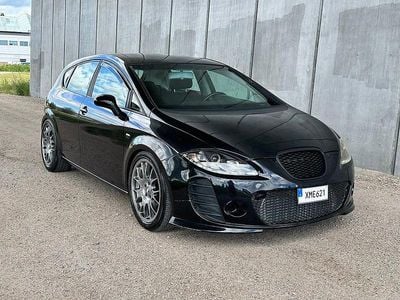 Svart Begagnad 2005 Seat Leon CUPRA Halvkombi | 99 000 kr