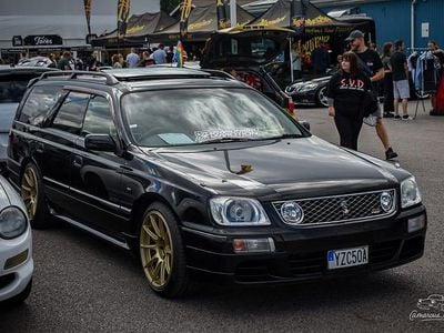 Svart Begagnad 2000 Nissan Stagea Kombi | 220 000 kr