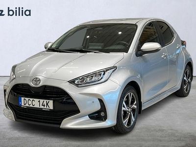Silver Begagnad 2024 Toyota Yaris Hybrid Active Halvkombi | 279 900 kr (Dyr)