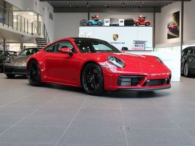 Porsche 911 Carrera 4 GTS