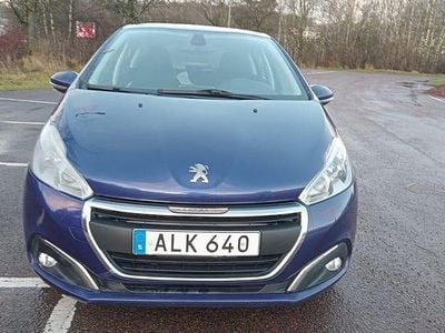 Blå Begagnad 2015 Peugeot 208 Halvkombi | 52 900 kr (Marknadspris)