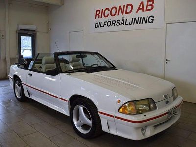 Begagnad Ford Mustang GT Convertible 228 HK (167 kW) 1987 Vit Cab