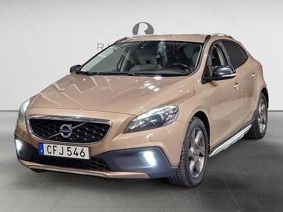 Brun Begagnad 2014 Volvo V40 CC Summum Kombi | 99 900 kr (Marknadspris)