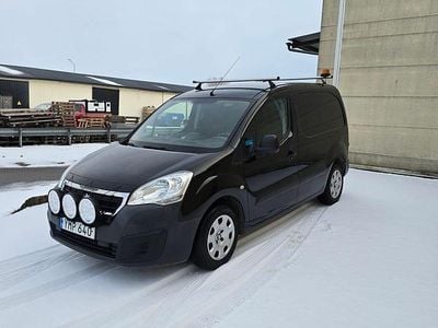 Begagnad Peugeot Partner 99 HK (72 kW) 2017 Svart Minibuss