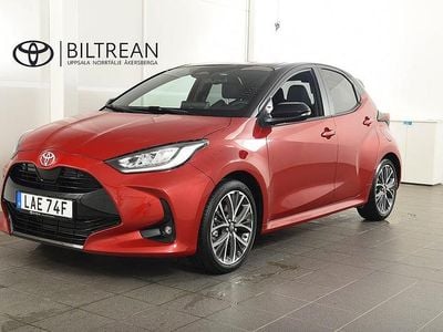 Röd Begagnad 2024 Toyota Yaris Hybrid Style Halvkombi | 299 900 kr (Marknadspris)