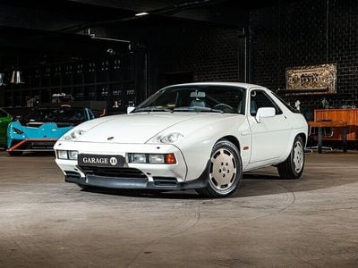 Begagnad Porsche 928 310 HK (228 kW) 1984 Vit Sportkupé