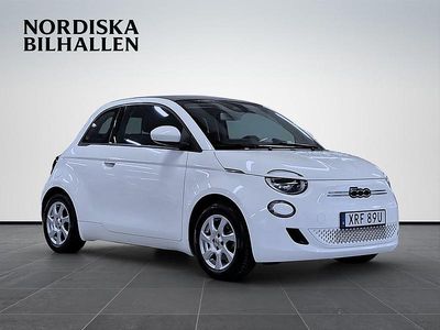 Vit Begagnad 2022 Fiat 500e Cab | 199 795 kr (Marknadspris)