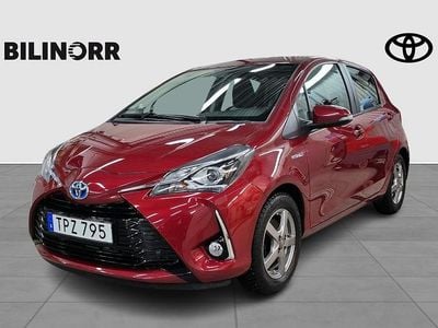 Röd Begagnad 2018 Toyota Yaris Hybrid Active Halvkombi | 159 900 kr (Bra pris)