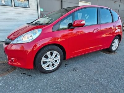 Röd Begagnad 2013 Honda Jazz Hybrid Halvkombi | 119 900 kr