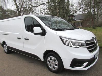 Vit Begagnad 2023 Renault Trafic Minibuss | 315 000 kr (Lite dyr)